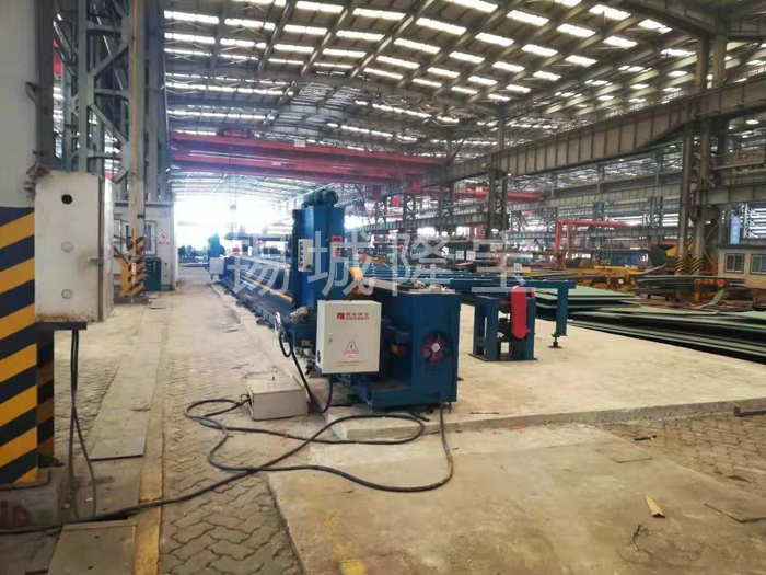 直角無(wú)梁銑邊機(jī)使用現(xiàn)場(chǎng)1